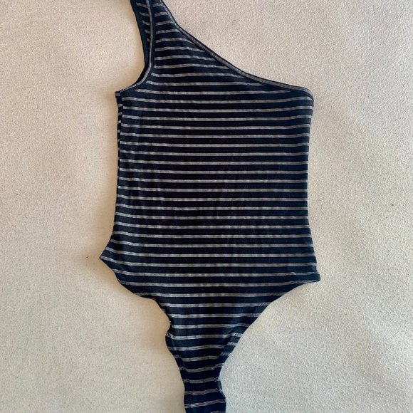 One Shoulder Black Stripped Bodysuit - Picture 2 of 3
